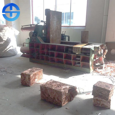 300 * 300mm Küboid Balya Boyu Hurda Balyalama Makinesi İleri Dışarı