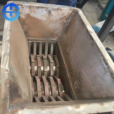 500 kg/H Güç 30 kw Tek Şaftlı Hurda Parçalayıcı