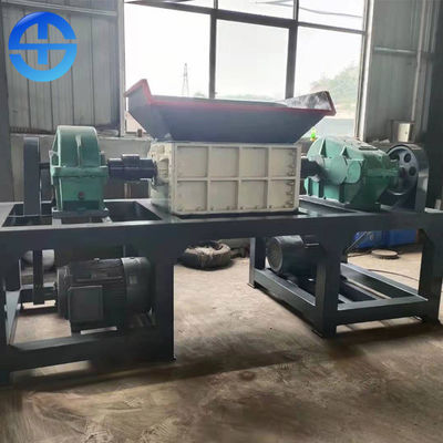 600kg/H 800kg/H Ahşap Artıkları İçin Çift Şaftlı Parçalayıcı 2*15kw Güç